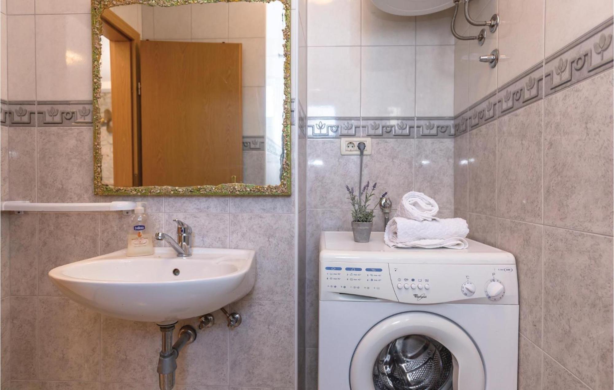 Awesome Home In Podgora With Kitchen Zewnętrze zdjęcie